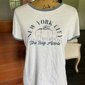 New York GAP “New York City The Big Apple” skyline white/blue T-shirt size large